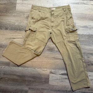 Wrangler Mens Relaxed Fit Cargo Khaki Pants 42x32 *Flawed - small hole in pocket